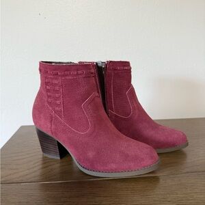 NWOB Women's Burgundy Ankle Boots
